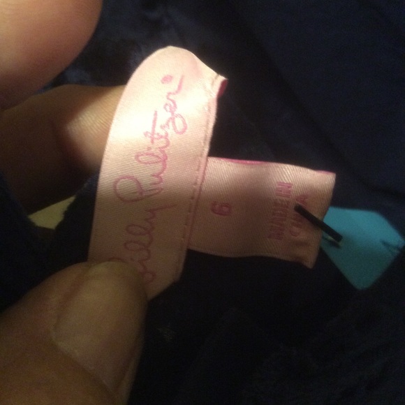 Lilly Pulitzer Navy Eyelet Tank Size 6 - Picture 4 of 15